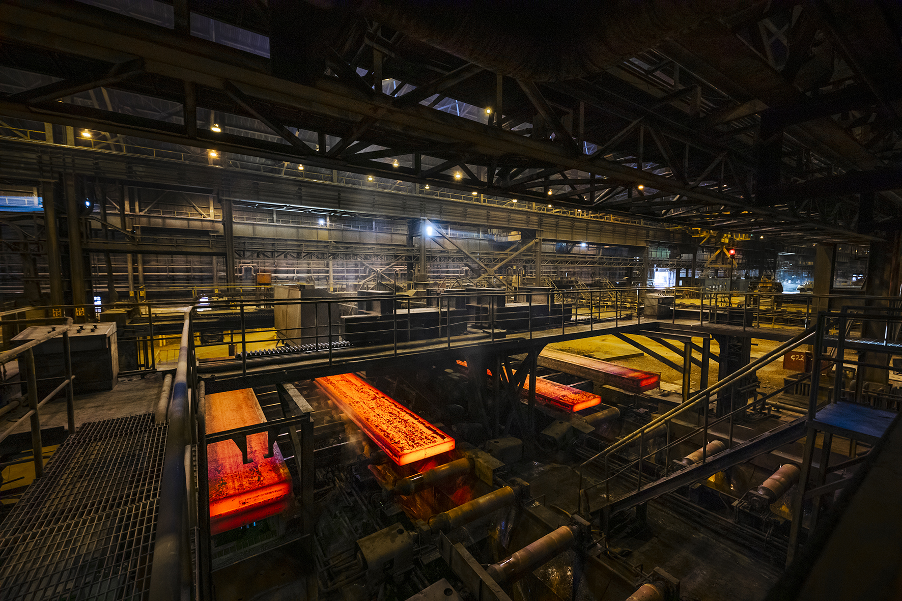 حلقه اول اعتماد: چرا کیفیت فولاد خوزستان، سرنوشت سازه شما را رقم می‌زند؟